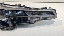 Load image into Gallery viewer, Frontscheinwerfer Toyota Corolla 81110-02S60 Rechts Scheinwerfer Headlight SCH3297063255ra