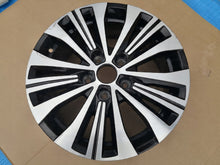 Laden Sie das Bild in den Galerie-Viewer, 1x Alufelge 16 Zoll 6.5&quot; 5x114.3 44ET Glanz Schwarz 403003206R Renault Zoe