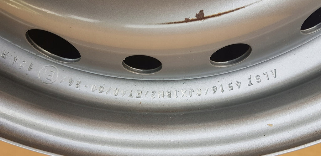 1x Alufelge 15 Zoll 6.0" 5x114.3 40ET 124R-000266 Hyundai Rim Wheel