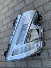 Laden Sie das Bild in den Galerie-Viewer, Frontscheinwerfer Volvo 24056511 LED Links Scheinwerfer Headlight SCH9493150253jd