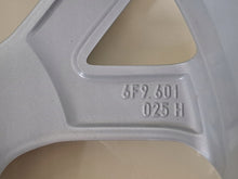 Laden Sie das Bild in den Galerie-Viewer, 1x Alufelge 17 Zoll 6.5&quot; 5x100 48ET Glanz Silber 6F9601025H Seat Arona Rim Wheel
