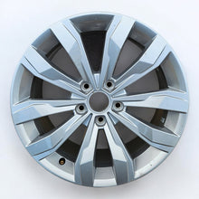 Load image into Gallery viewer, 1x Alufelge 17 Zoll 7.0&quot; 5x112 45ET 2GA601025 VW T-Roc Rim Wheel