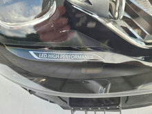 Laden Sie das Bild in den Galerie-Viewer, Frontscheinwerfer Mercedes-Benz W206 A2069066204 Ein Stück (Rechts oder Links) SCH3119757013lq