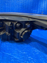 Laden Sie das Bild in den Galerie-Viewer, Frontscheinwerfer Kia Xceed J792111040 92102J7300 LED Rechts Headlight