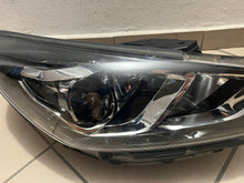 Laden Sie das Bild in den Galerie-Viewer, Frontscheinwerfer Hyundai I30 III 92102-G4510 Rechts Scheinwerfer Headlight