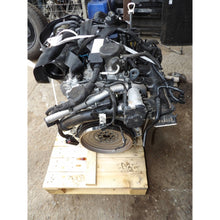 Laden Sie das Bild in den Galerie-Viewer, Motor Mercedes-Benz 270910 1.6 CGI 2012 Benzin Engine Unkomplett
