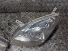 Laden Sie das Bild in den Galerie-Viewer, Frontscheinwerfer Toyota Corolla Verso Ein Satz Scheinwerfer Headlight SCH5487784266sm