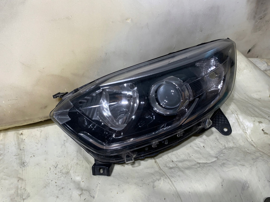 Frontscheinwerfer Renault Captur 260600698R 030128121100 Links Headlight SCH9729309231qa