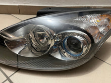 Laden Sie das Bild in den Galerie-Viewer, Frontscheinwerfer Hyundai I30 92101-2R000 Links Scheinwerfer Headlight SCH1024970128tg