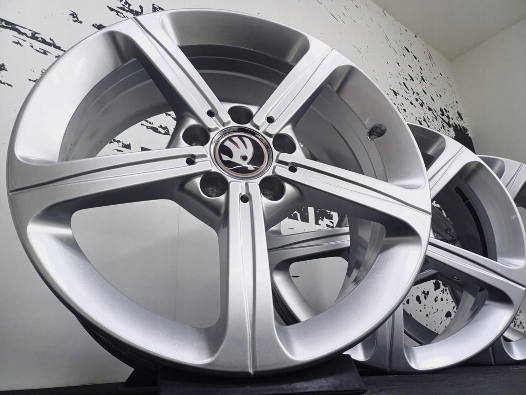 4x Alufelge 17 Zoll 6.5" 5x112 44ET Silber 87169090 Audi A3 Superb III Octavia FEL7796430088qj