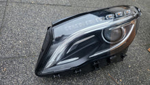 Laden Sie das Bild in den Galerie-Viewer, Frontscheinwerfer Mercedes-Benz Gla A1569061700 Xenon Links Headlight SCH1390269330gi