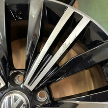 Laden Sie das Bild in den Galerie-Viewer, 4x Alufelge 18 Zoll 7.0" 5x112 43ET Glanz Schwarz 5NA601025 VW Rim Wheel FEL6521410297ke
