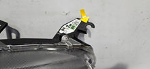 Laden Sie das Bild in den Galerie-Viewer, Frontscheinwerfer Toyota Yaris Rechts Scheinwerfer Headlight SCH2339797283za