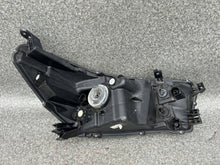 Laden Sie das Bild in den Galerie-Viewer, Frontscheinwerfer Toyota Hilux VIII Links Scheinwerfer Headlight SCH3387295682nq