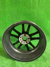 Laden Sie das Bild in den Galerie-Viewer, 1x Alufelge 18 Zoll 7.5" 5x112 25ET Glanz Schwarz 6883522 BMW G31 3 G21 G30 G20 FEL7889215559zz