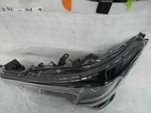 Laden Sie das Bild in den Galerie-Viewer, Frontscheinwerfer Toyota Corolla 81150-02S70 LED Ein Stück (Rechts oder Links)