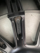 Laden Sie das Bild in den Galerie-Viewer, 1x Alufelge 17 Zoll 7.0&quot; 5x112 49ET Glanz Schwarz 5E0601025AE Skoda Octavia Iii