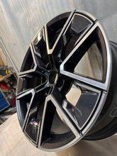 Laden Sie das Bild in den Galerie-Viewer, 1x Alufelge 18 Zoll 8.5" 5x112 36ET Glanz Schwarz 8747286 BMW Rim Wheel FEL2598524984jm