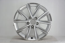 Laden Sie das Bild in den Galerie-Viewer, 1x Alufelge 16 Zoll 6.5&quot; 5x112 33ET Glanz Silber 7N0601025Q Vw Rim Wheel