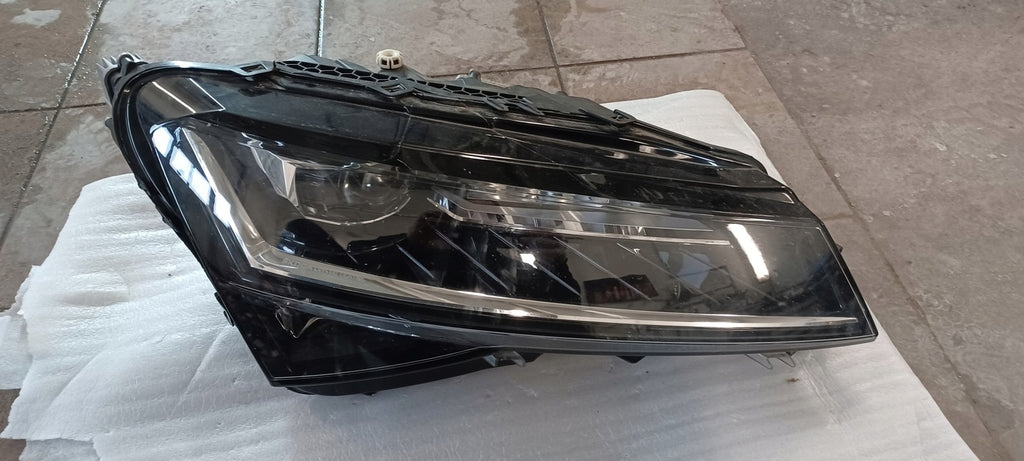 Frontscheinwerfer Skoda Superb III 3V1941016D 992941571AA LED Rechts Headlight