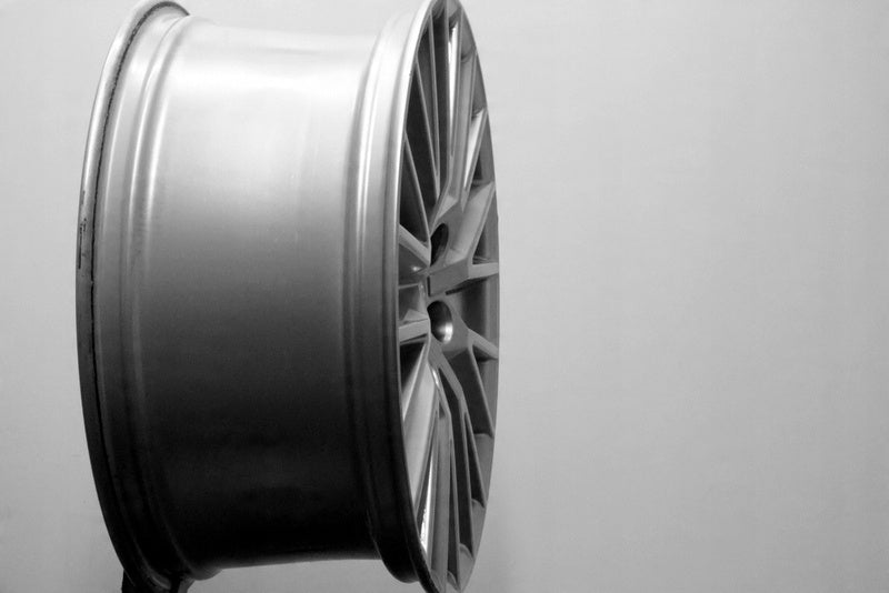 1x Alufelge 18 Zoll 8.5" 5x112 50ET Glanz Silber 8S0601025 Audi Rim Wheel