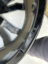 Laden Sie das Bild in den Galerie-Viewer, 1x Alufelge 20 Zoll 8.0&quot; 5x114.3 57ET 54024 Hyundai Rim Wheel