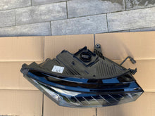 Laden Sie das Bild in den Galerie-Viewer, Frontscheinwerfer Skoda Enyaq 5LB941016A Full LED Ein Stück (Rechts oder Links)