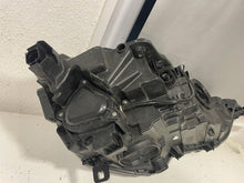 Laden Sie das Bild in den Galerie-Viewer, Frontscheinwerfer Audi A3 8Y0941011 Full LED Ein Stück (Rechts oder Links)