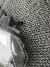 Laden Sie das Bild in den Galerie-Viewer, Frontscheinwerfer Dacia Spring 266008993R Ein Satz Scheinwerfer Headlight SCH6986330910rz