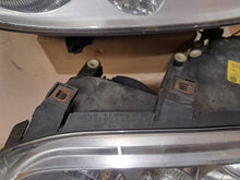 Laden Sie das Bild in den Galerie-Viewer, Frontscheinwerfer VW Touran 1T0941032F Xenon Ein Stück (Rechts oder Links) SCH9432534880vz