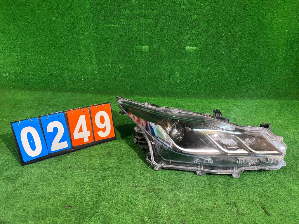 Frontscheinwerfer Toyota Corolla 81110-02T31-00 Rechts Scheinwerfer Headlight SCH6930938590zy