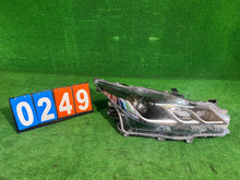 Laden Sie das Bild in den Galerie-Viewer, Frontscheinwerfer Toyota Corolla 81110-02T31-00 Rechts Scheinwerfer Headlight SCH6930938590zy