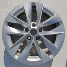 Load image into Gallery viewer, 1x Alufelge 17 Zoll 7.0" 5x112 46ET Glanz Silber 5E3601025 Skoda Octavia 5e3 I FEL2668024298vg