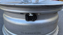 Laden Sie das Bild in den Galerie-Viewer, 1x Alufelge 17 Zoll 7.0" 5x120 6796205 BMW 1 F21 F20 Rim Wheel FEL8707275856yl