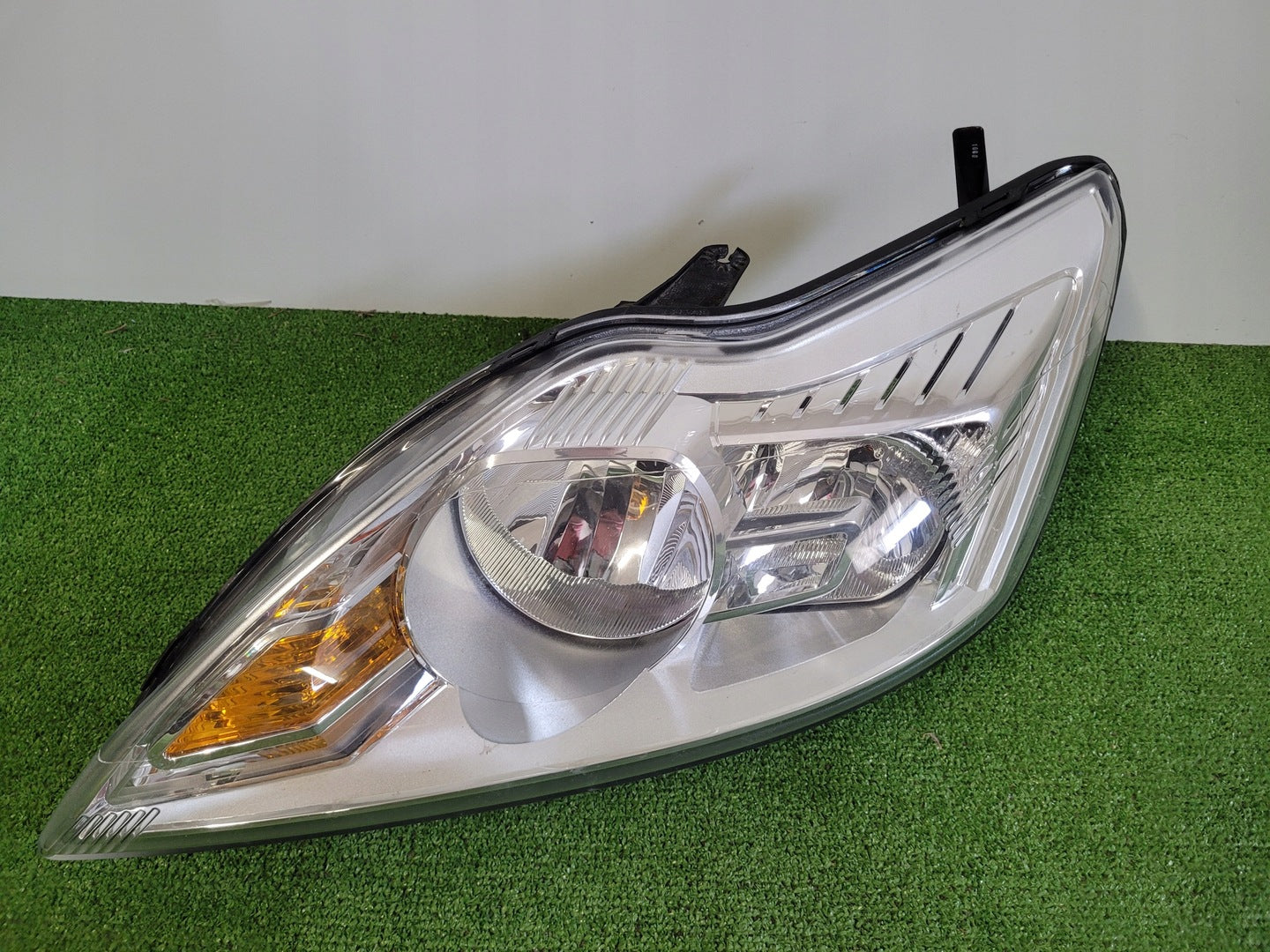 Frontscheinwerfer Ford Focus 8M51-13W030-AF Ein Stück (Rechts oder Links) SCH9803689133fh