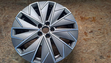 Laden Sie das Bild in den Galerie-Viewer, 1x Alufelge 17 Zoll 6.5&quot; 5x100 40ET Glanz Graphit 658601025 Skoda Rim Wheel