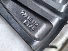 Laden Sie das Bild in den Galerie-Viewer, 1x Alufelge 18 Zoll 7.0&quot; 5x112 Glanz Schwarz 57A601025M Skoda Karoq Rim Wheel