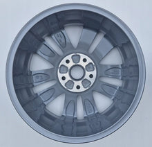 Laden Sie das Bild in den Galerie-Viewer, 1x Alufelge 17 Zoll 7.0" 5x120 50ET 7E0601025L VW I Rim Wheel FEL8656086805za