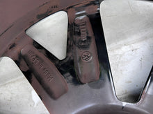 Laden Sie das Bild in den Galerie-Viewer, 1x Alufelge 18 Zoll 7.0&quot; 5x112 39ET Glanz 2GM601025Q VW T-Cross Rim Wheel