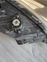 Load image into Gallery viewer, Frontscheinwerfer Seat Leon 5F1941007A Full LED Ein Stück (Rechts oder Links)