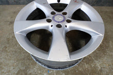 Laden Sie das Bild in den Galerie-Viewer, 1x Alufelge 17 Zoll 7.5&quot; 5x112 A2464010502 Mercedes-Benz W246 Rim Wheel