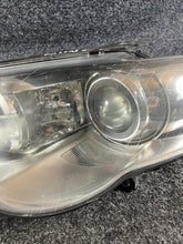 Laden Sie das Bild in den Galerie-Viewer, Frontscheinwerfer VW Passat 3C0941751G Bi-Xenon Links Scheinwerfer Headlight