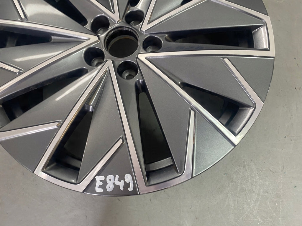 1x Alufelge 17 Zoll 6.5" 5x100 40ET 685601025 Skoda Kamiq Rim Wheel