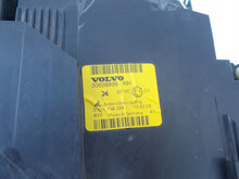 Laden Sie das Bild in den Galerie-Viewer, Frontscheinwerfer Volvo S40 31213179 0301198201 Ein Satz Scheinwerfer Headlight