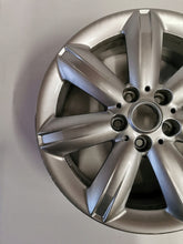 Laden Sie das Bild in den Galerie-Viewer, 1x Alufelge 17 Zoll 6.5&quot; 5x112 39ET Glanz Silber 6856041 Mini Countryman F60