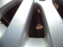 Laden Sie das Bild in den Galerie-Viewer, 1x Alufelge 17 Zoll 7.0&quot; 5x115 44ET Glanz Silber OPO44 Opel Rim Wheel