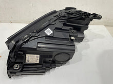 Laden Sie das Bild in den Galerie-Viewer, Frontscheinwerfer Mercedes-Benz W213 A2139068808 LED Rechts oder Links SCH9024404493ys