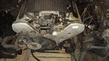 Laden Sie das Bild in den Galerie-Viewer, Motor Audi VW V8 D11 ABH 4.2 Benzin Engine Unkomplett