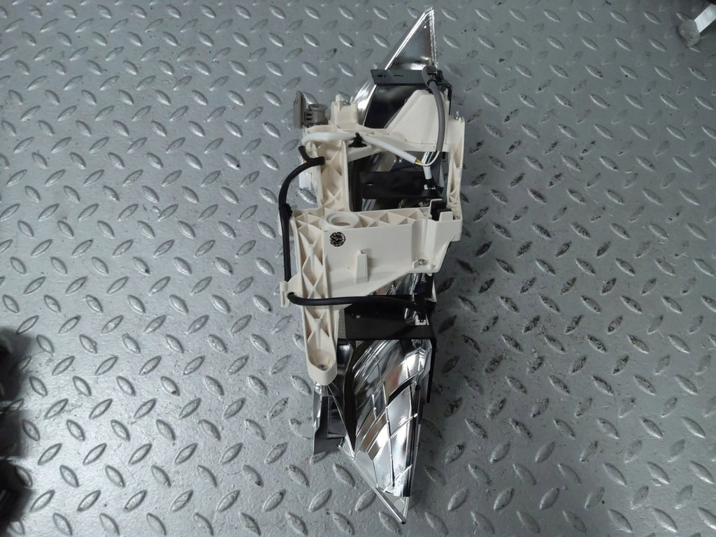 Frontscheinwerfer Toyota Yaris 81106K0080 Links Scheinwerfer Headlight SCH8443019504gx