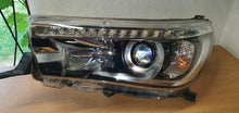 Laden Sie das Bild in den Galerie-Viewer, Frontscheinwerfer Toyota Hilux Full LED Links Scheinwerfer Headlight SCH6428686387vk